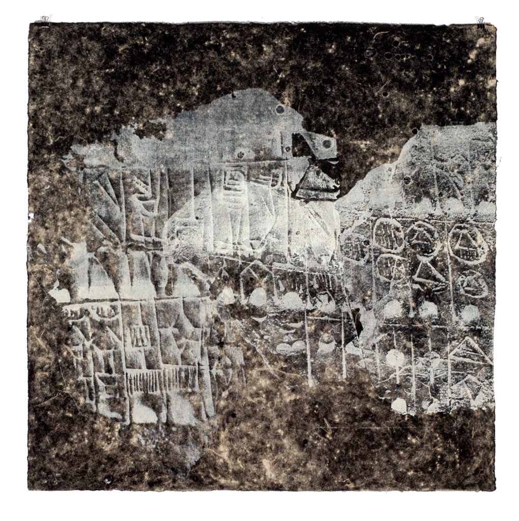 122 x 122 cm _ Josely Carvalho_MESOMAP 6 _ 2006_Litografia na frente e relevo no verso sobre papel artesanal Kozo. com moldura