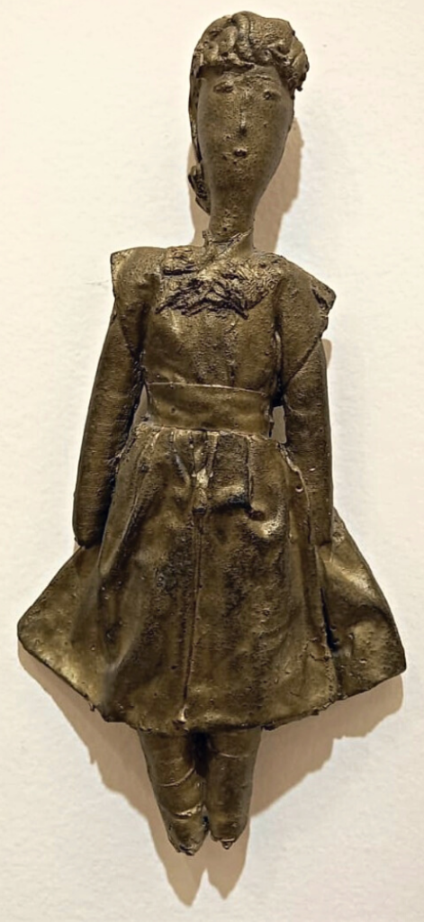 28 x 15 cm. Nelly Gutmacher. Série Relíquias, 2020. Resina